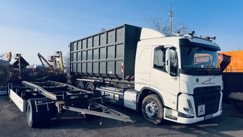 NEUWERT-LKW mit Abrollcontainer